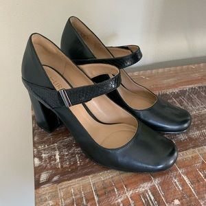 Naturalizer Black Leather Pumps